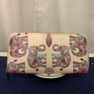 🔥 SOLD 🔥Women’s Elephant Pattern Floral Wallet